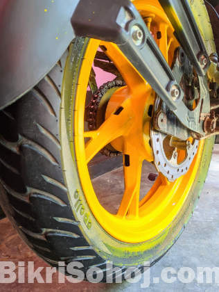 Benelli TNT 150. Double disk